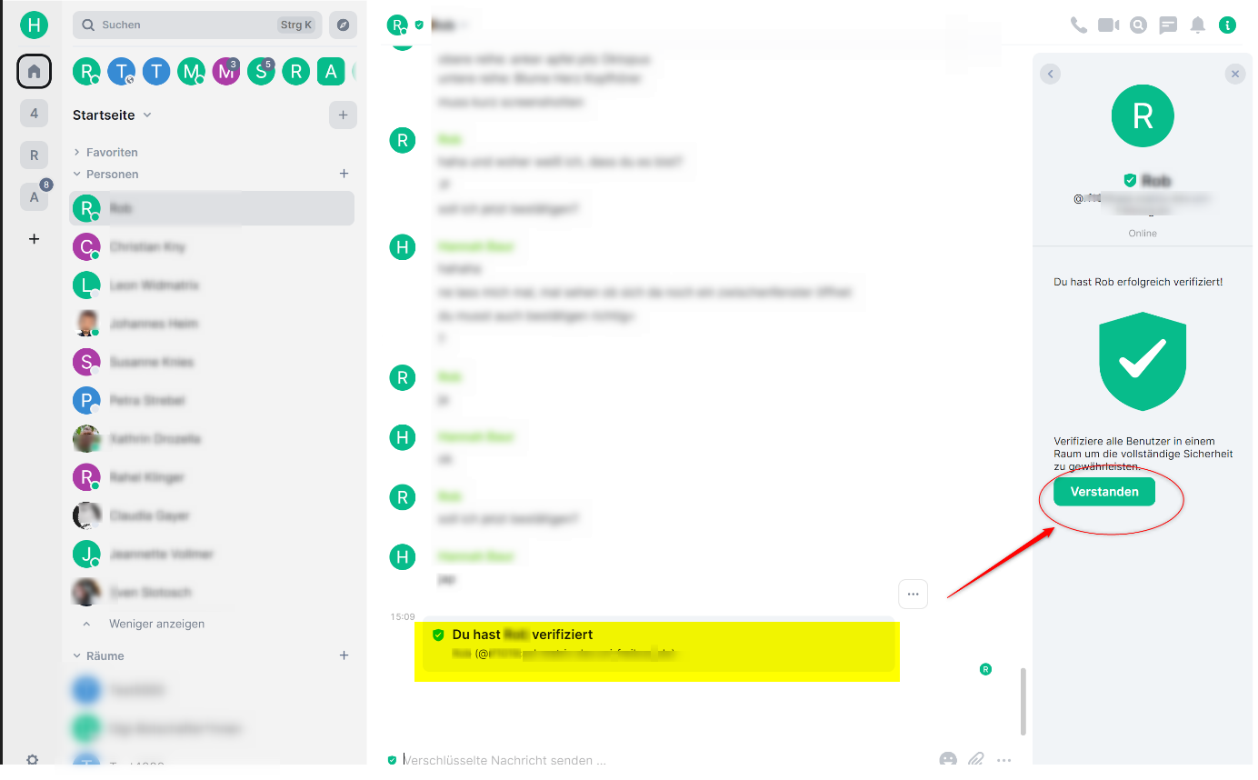 Screenshot: Persönliches Chatfenster mit Beispielperson R. Roter Pfeil zeigt im ausgeklappten Profilmenü auf den hervorgehobenen Verstanden-Button. Im Chatfenster ist der Infotext "Du Hast R. verifiziert." gelb markiert.