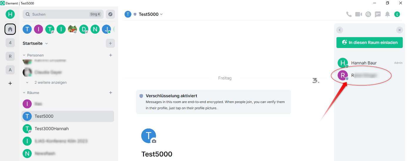 Screenshot: Neu erstellter Raum (Beispielname "Test5000"). Rauminformationen, Option Personen geöffnet. In diesen Raum einladen-Button grün hinterlegt. Roter Pfeil zeigt auf eine der aufgelisteten Personen, markiert als Schritt 3