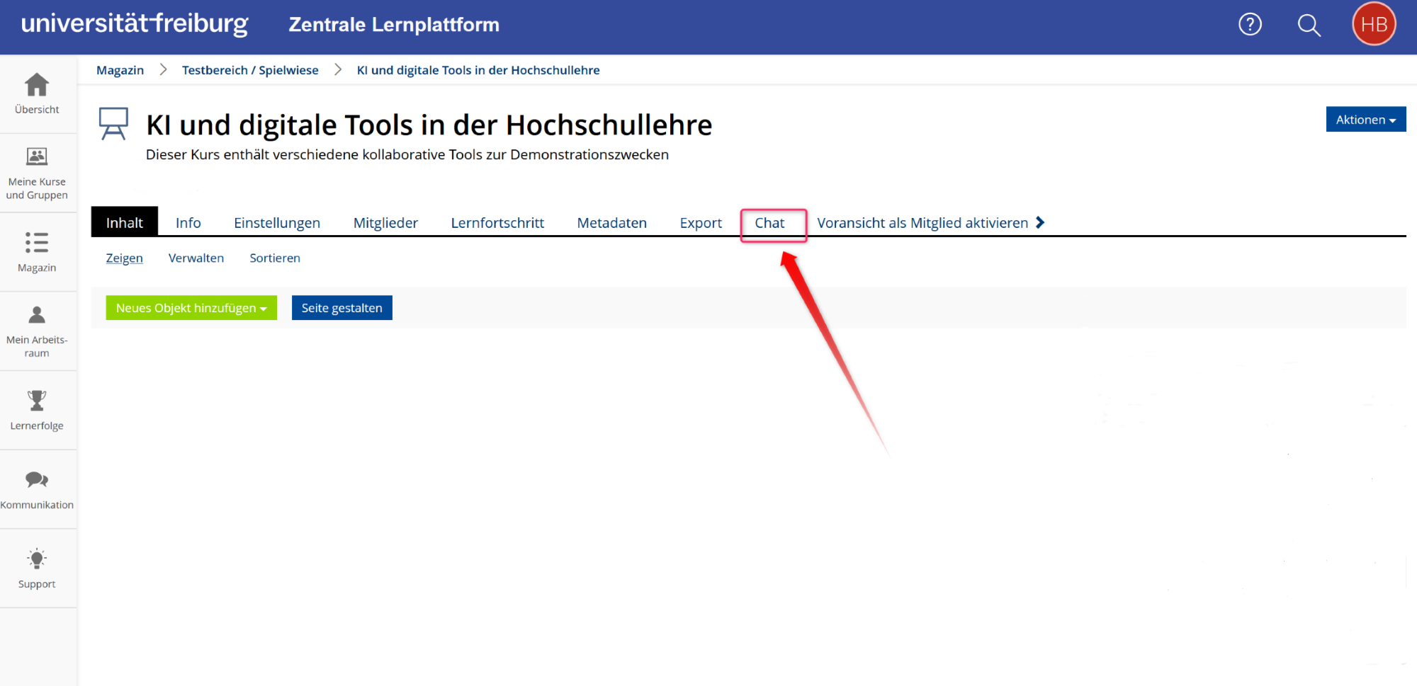 Screenshot ILIAS Benutzeroberfläche des Kursraumes. Der Tab "Chat" ist rot umrandet und mit einem roten Pfeil hervorgehoben.