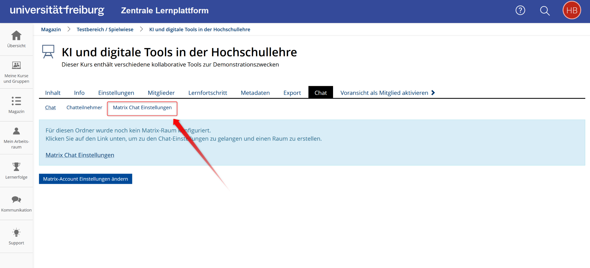 Screenshot ILIAS Benutzeroberfläche des Kursraumes. Das Unter-Tab "Matrix Chat Einstellungen" ist rot umrandet und mit einem roten Pfeil hervorgehoben.